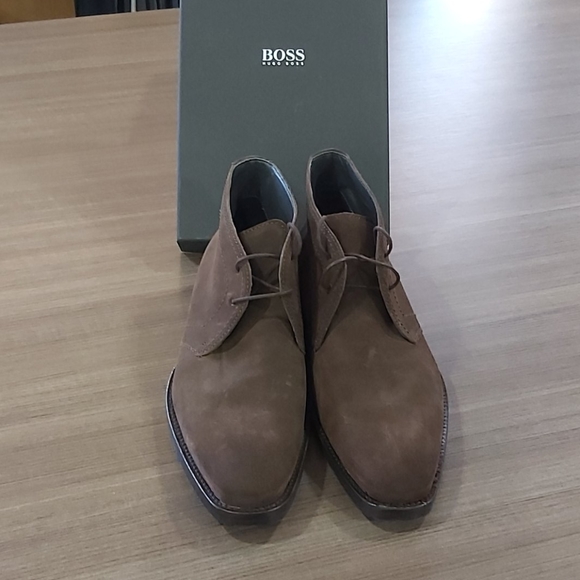 Hugo Boss Suede Chukka Boot. - Picture 2 of 4